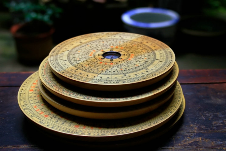 纪检人镜头手工罗盘传承百年技艺