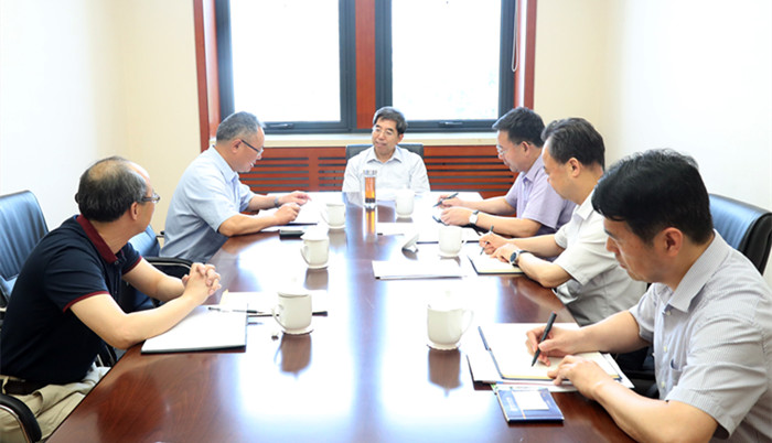 会见江西行政学院常务副院长曾志刚和宁波行政学院常务副院长卓厚佳