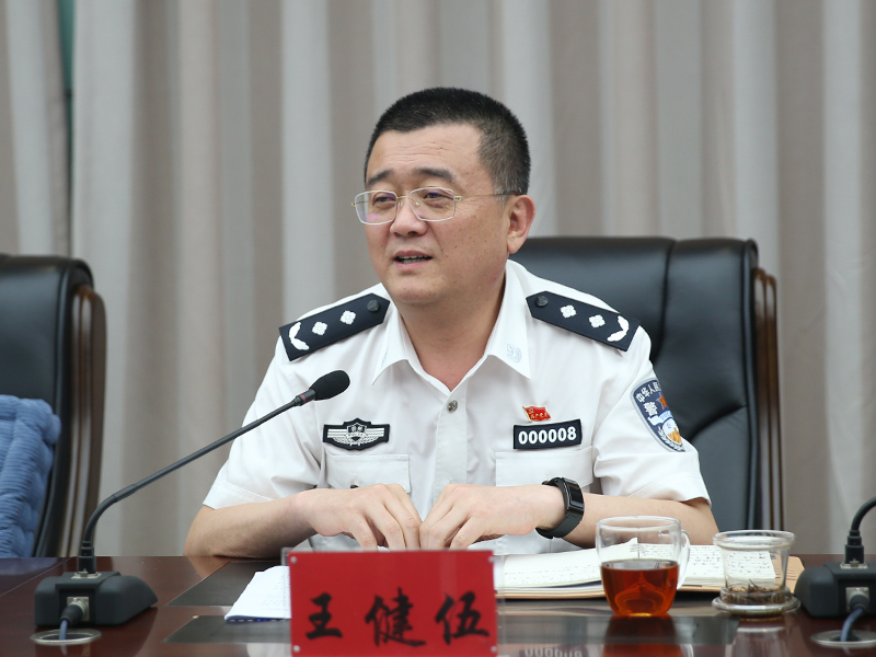 王健伍同志与广西交警考察团进行交流座谈