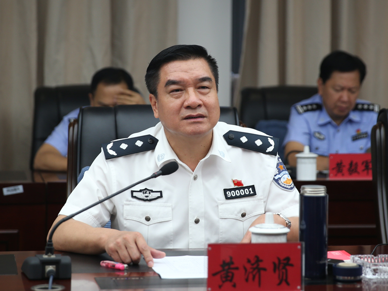 王健伍同志与广西交警考察团进行交流座谈