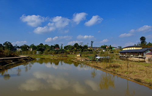 改革发展成果更多更公平地惠及群众,近年来,重庆江津区龙华镇多点发力
