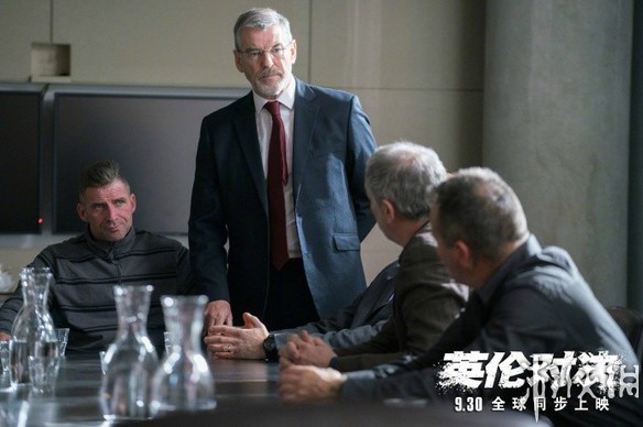 正文页  《英伦对决》根据史蒂芬·莱瑟1992年出版的小说《中国佬》