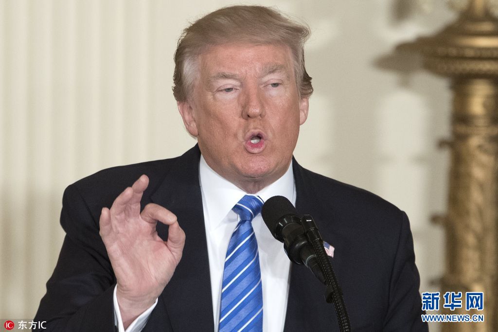 特朗普签署退伍军人保护法案现场上演模仿秀