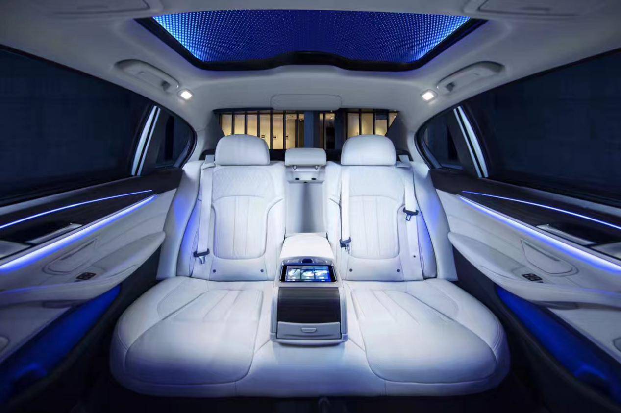 全新BMW 5系Li起步价44万，小号7系让E级和A6L颤抖！