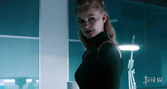 不要紧.反正也不需要记住.   漫画中毒蛇是九头蛇夫人.