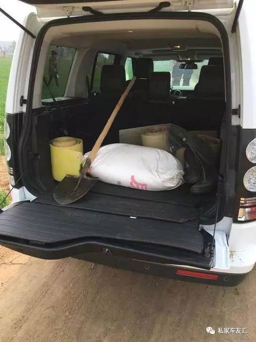 80万的豪车却用来下地收小麦! 路虎为何变成农用车?