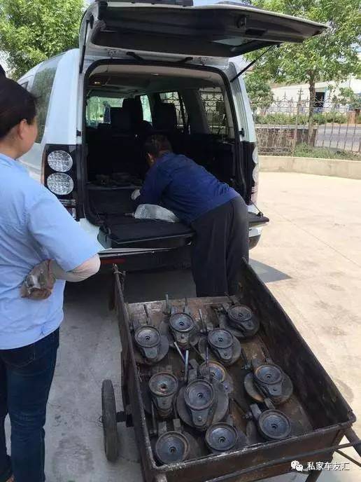 80万的豪车却用来下地收小麦! 路虎为何变成农用车?