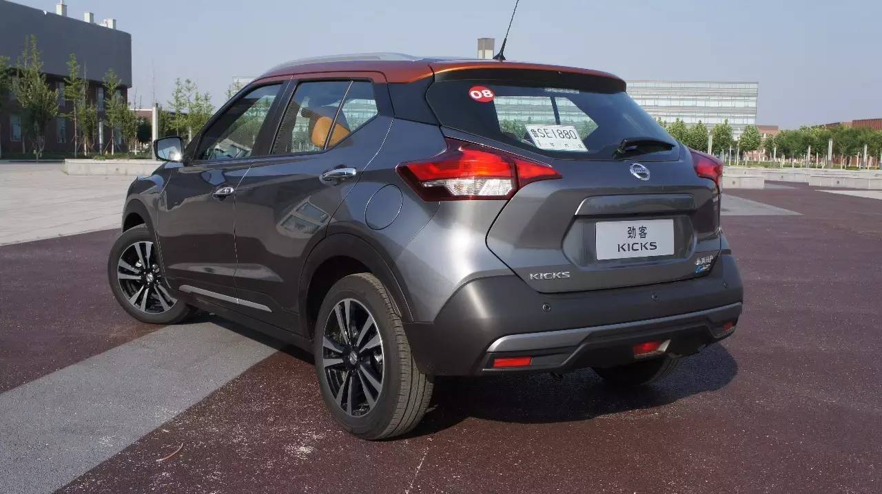 【新车首试】我说一台没天窗的小SUV很舒适你信吗？