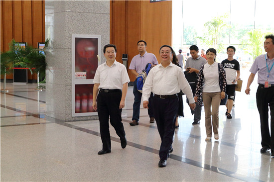 6月26日下午,市教委主任刘宇辉,副主任李奕等一行到位于六里桥的北京