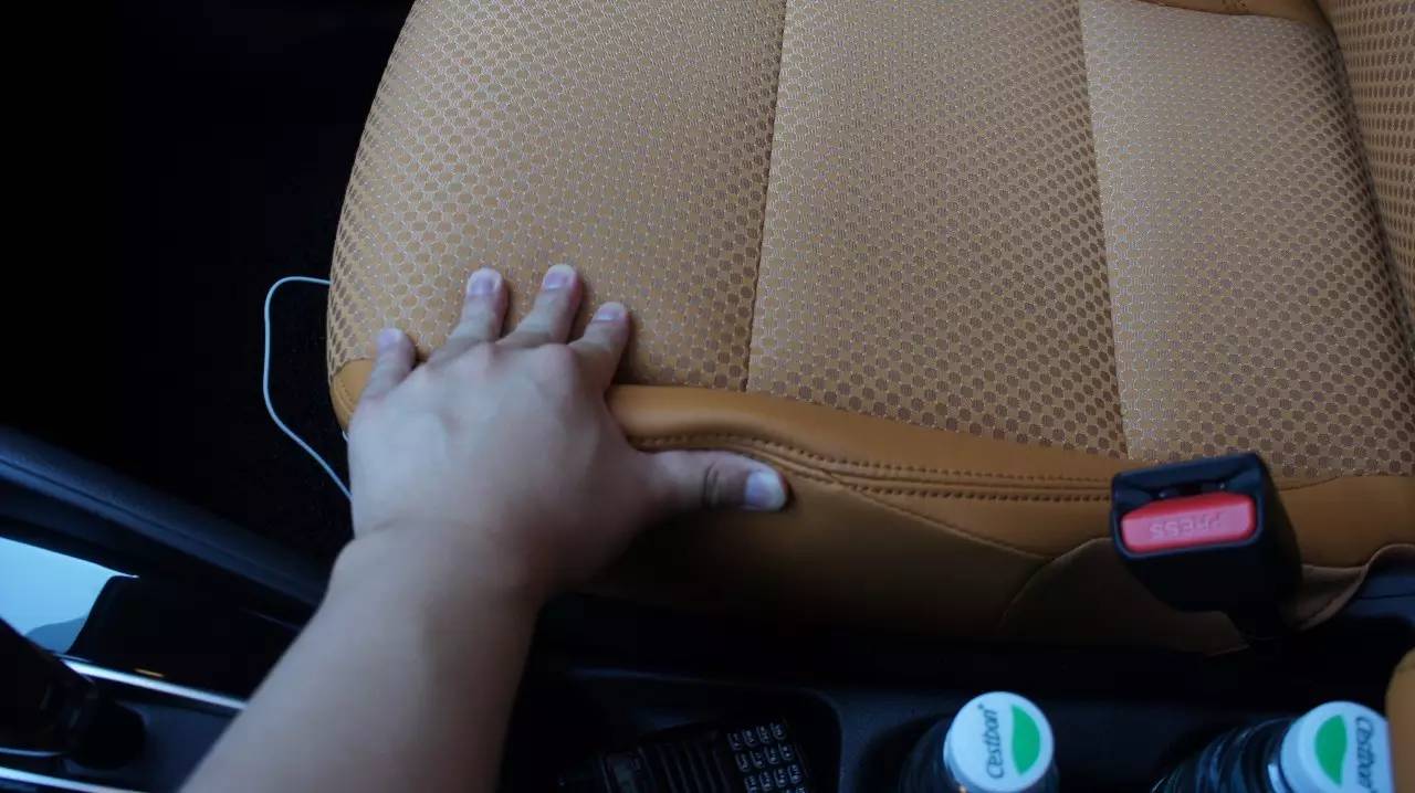 【新车首试】我说一台没天窗的小SUV很舒适你信吗？