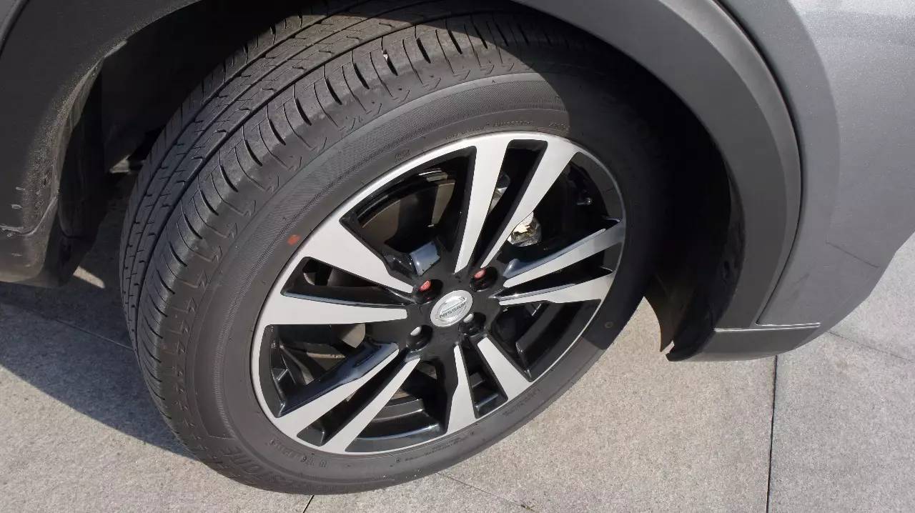 【新车首试】我说一台没天窗的小SUV很舒适你信吗？