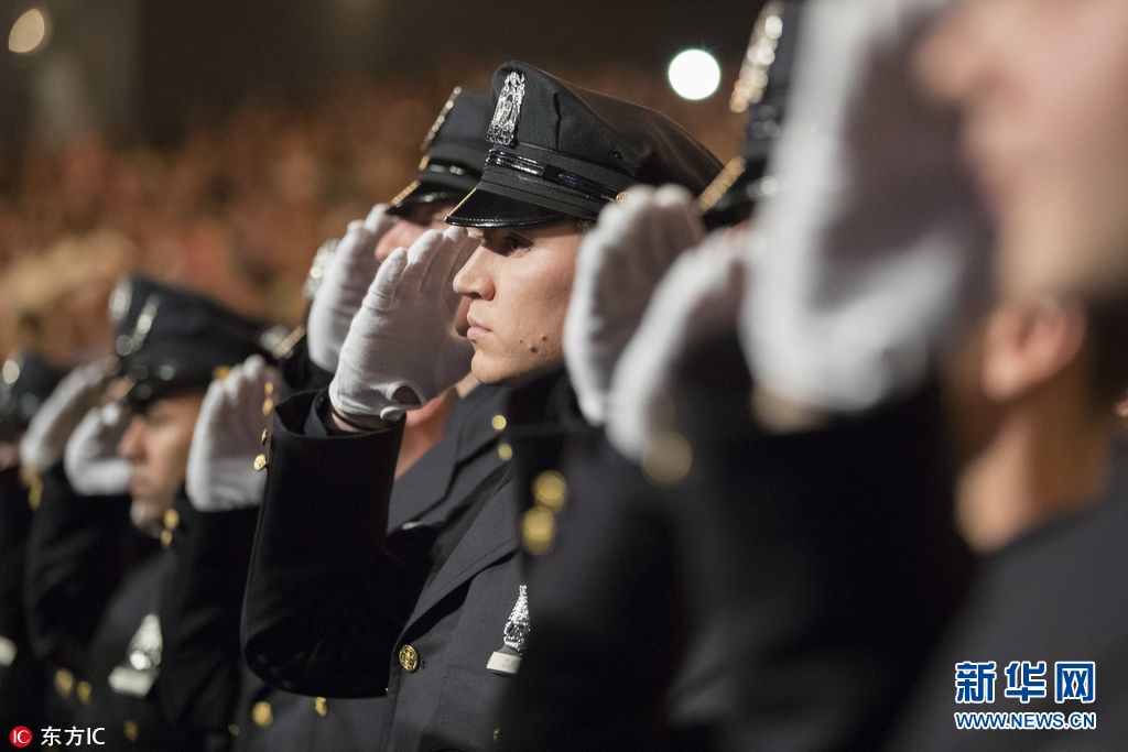 纽约警局400多名警员毕业典礼举行组图