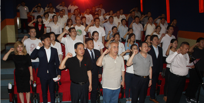 新疆艺术剧院话剧团青年演员齐浩森朗诵《我的祖国》.