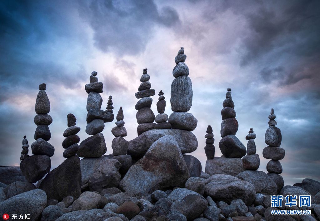 美国大叔用石头变戏法惊艳叠石作品令人叫绝组图