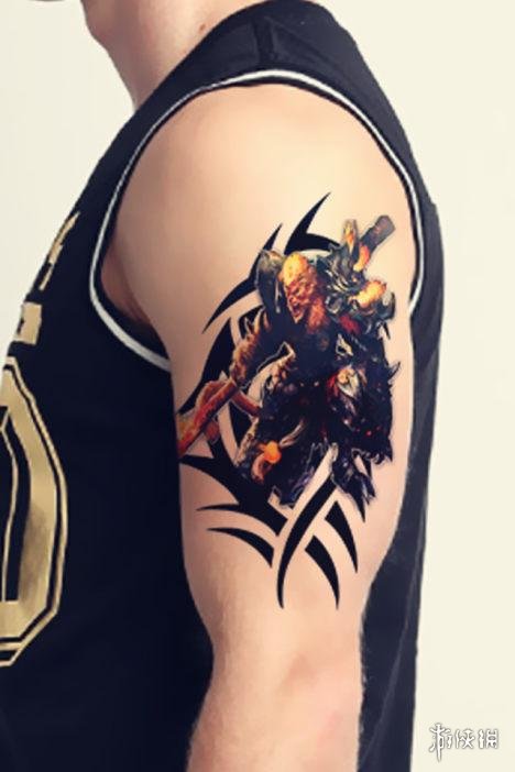 英雄联盟玩家把盲僧纹在背上网友一拳超人