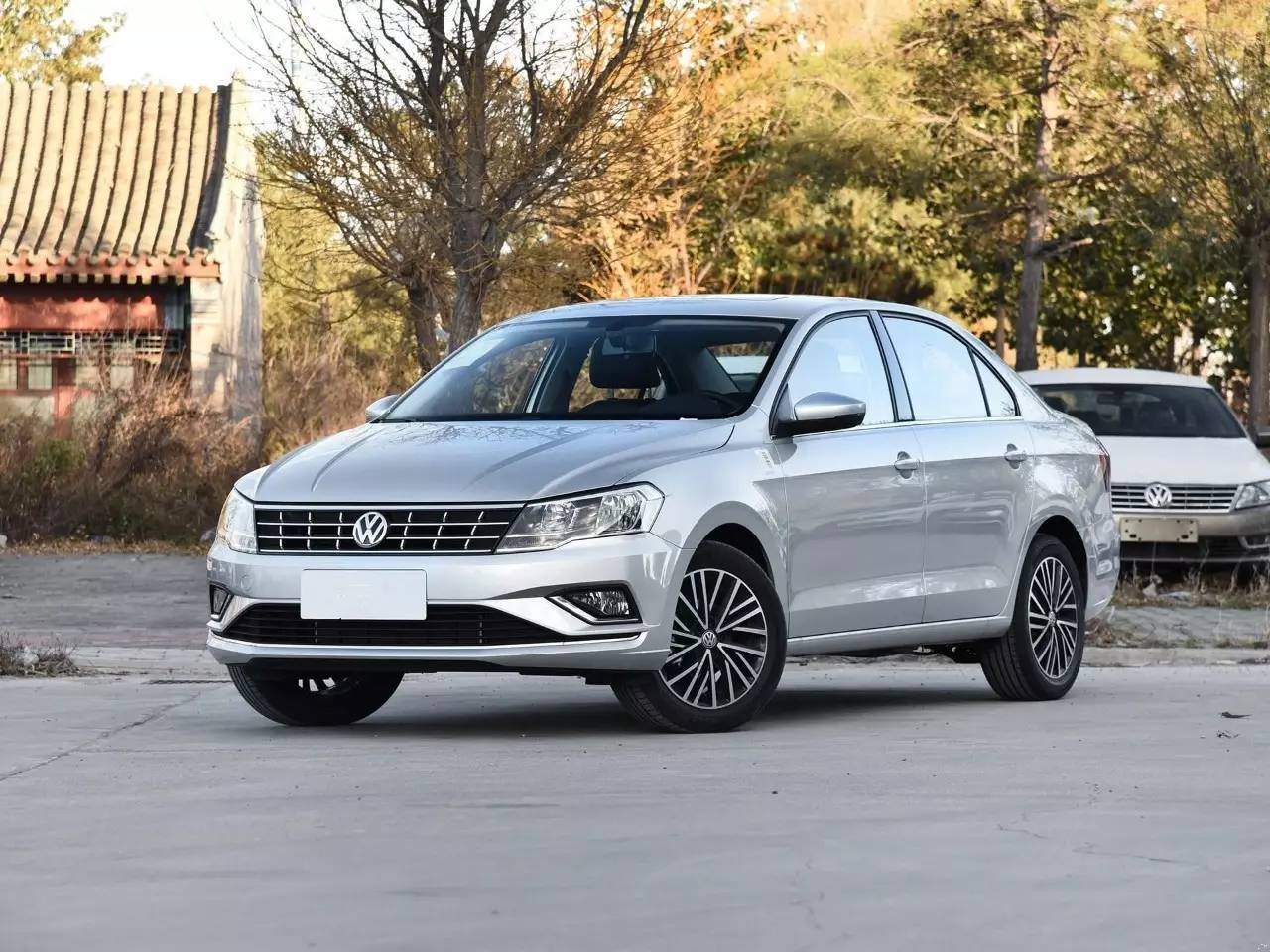 10万预算，省油、好开的家用代步车选谁？