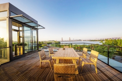 集装箱酒店的室外小茶吧