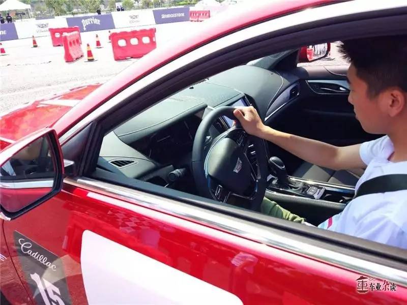 2017凯迪拉克 V-Academy性能日点“燃”了｜车业杂谈