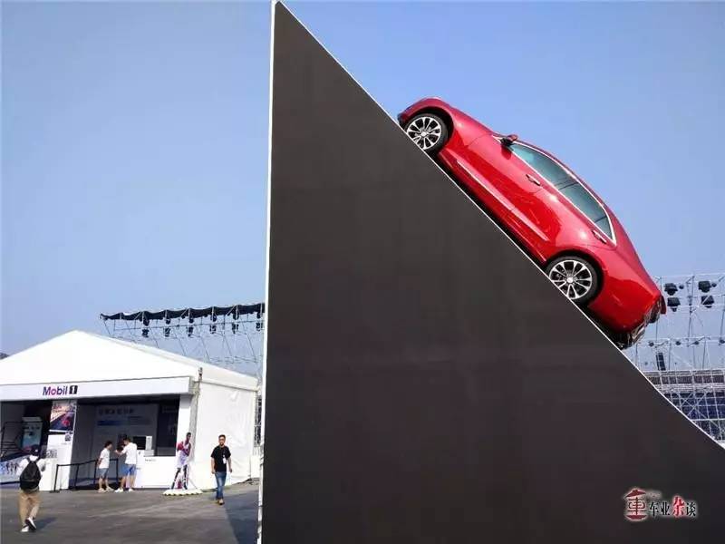 2017凯迪拉克 V-Academy性能日点“燃”了｜车业杂谈