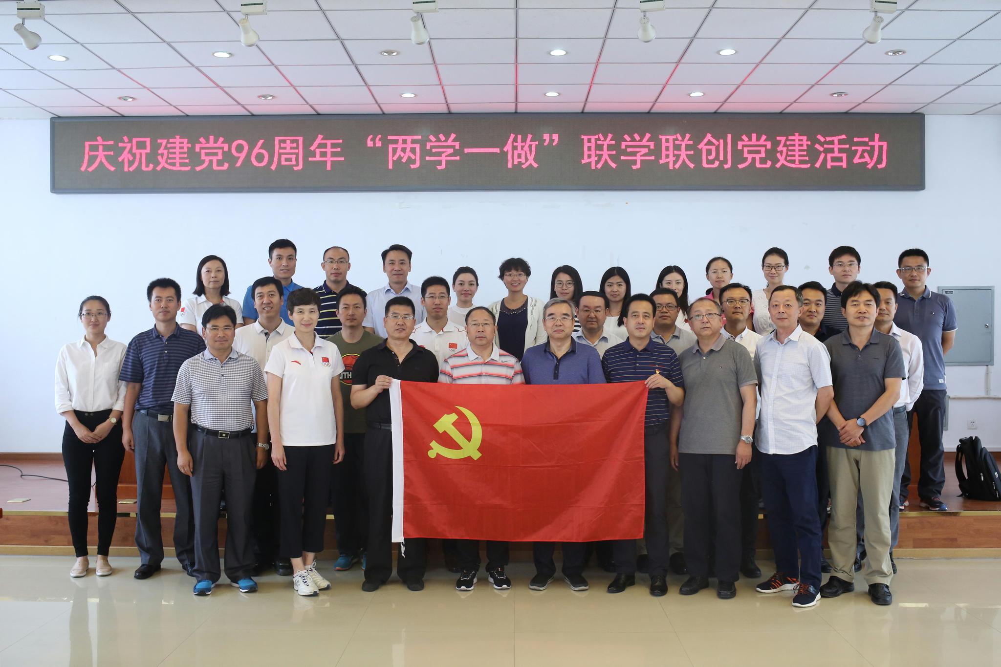 推动我司"两学一做"学习教育常态化制度化纪念建党九十六周年板报