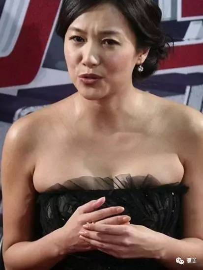 郑爽不到80斤竟也有赘肉,还在这个尴尬的地方