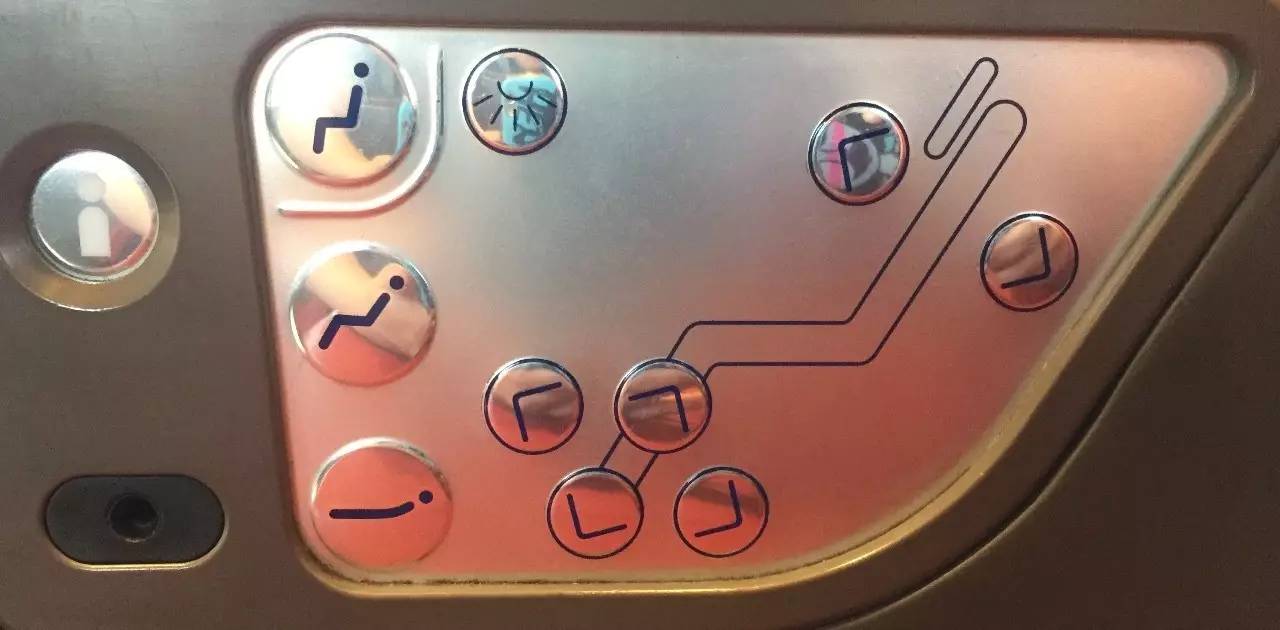 高铁商务座可比国内飞机头等舱豪华多了.