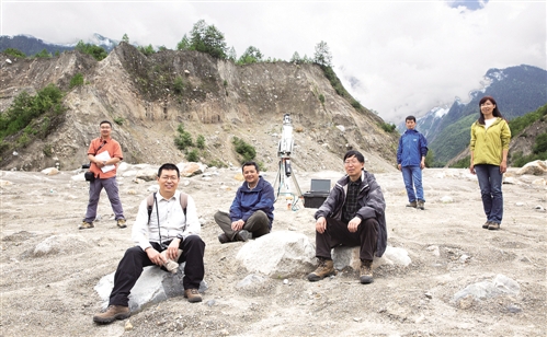 中国科学院成都山地所的科研人员杨宗佶副研究员,陈晓清副所长,柳金峰