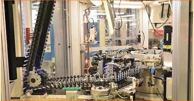 参观完灯厂 我发现它能让10-100万的车都更帅更安全