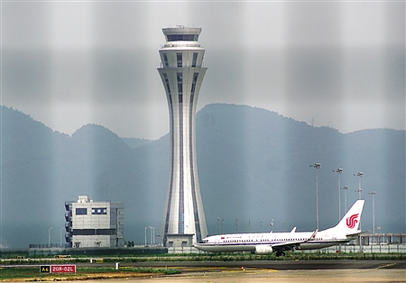 重庆空中"交警"搬新家 塔台更高可目视3条跑道