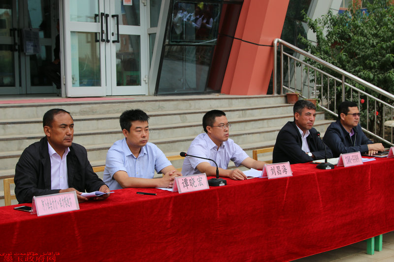 县委常委,组织部部长刘昌海,副县长艾海提·麦麦提等出席开班仪式并做