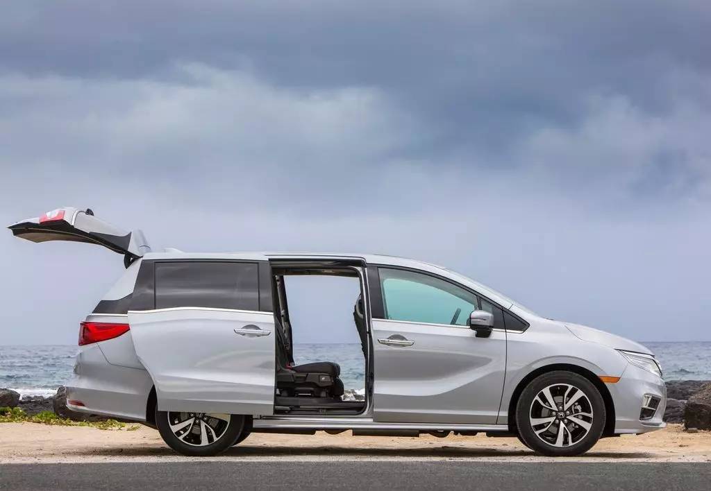 它是集家庭性、娱乐性和冒险性于一身的MPV？