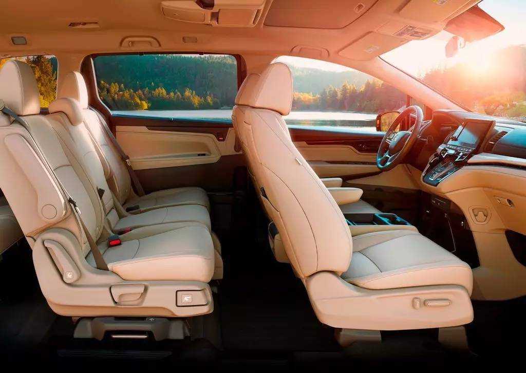 它是集家庭性、娱乐性和冒险性于一身的MPV？