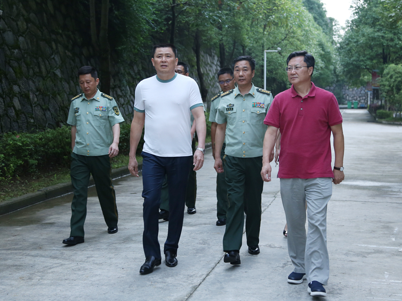 公安部边防管理局陈定武局长牟玉昌政委到边防总队检查指导工作