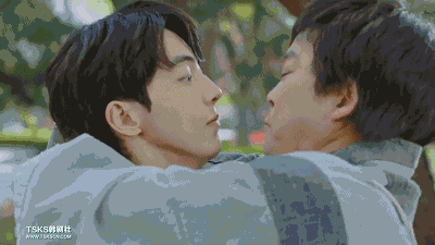 因为除了男主你是看不到其他人的,而且南朋友帅到飞起哦~part two  为