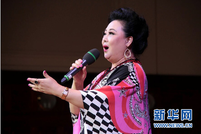 女高音歌唱家郑咏 新华社记者王义摄
