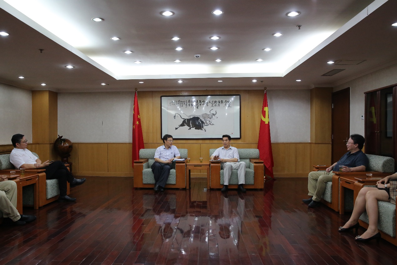 郑国光接见中国气象局应急减灾与公共服务司司