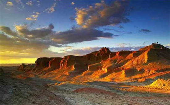 玩遍新疆:金色轮台,坐上火车赏胡杨,美食还有谜底猜