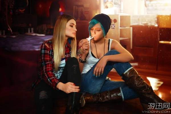 美女cos《奇异人生》麦克斯 大玩百合让人hold不住!