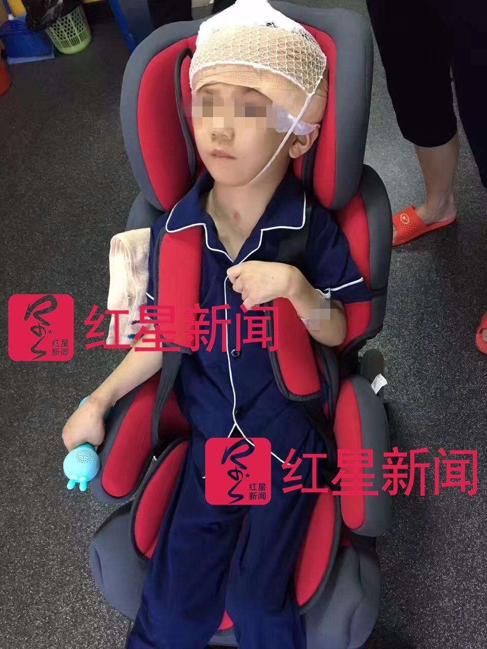 遭继母毒手昏迷111天的男童睁眼 但生母要放弃争取监护权