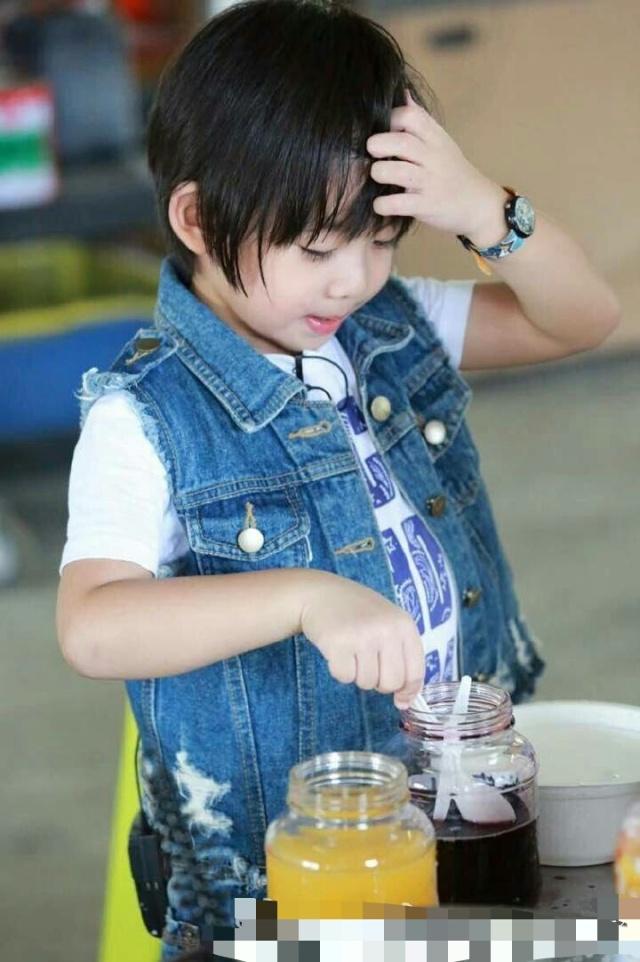 奥莉森碟甜美王诗龄恬静明星萌娃侧颜可爱