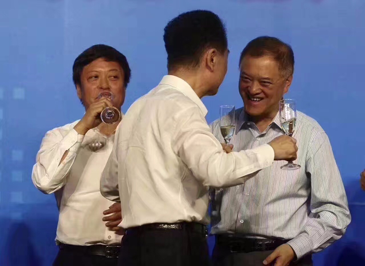 姚振华学乖了决定在公司成立党委