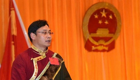 云南香格里拉市长参与扑灭森林火灾时严重烧伤