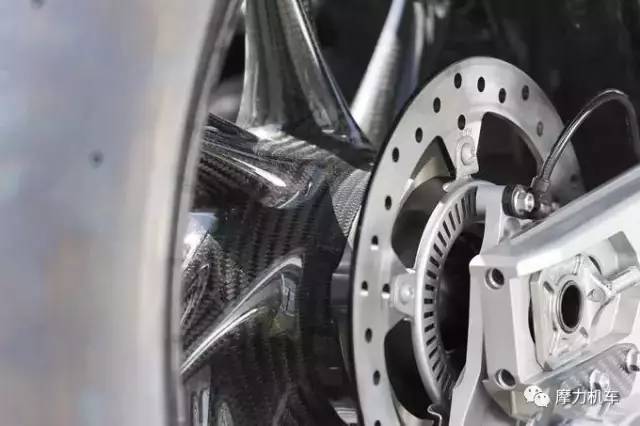 BMW终极量产车HP4全碳 详细试驾！