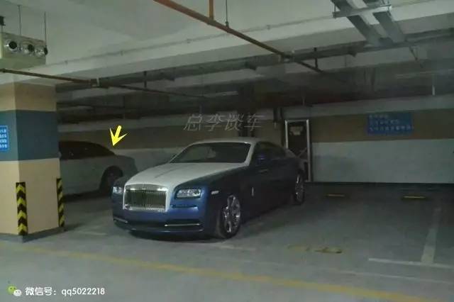 6辆“无牌”劳斯莱斯停地下车库很久，车上全是灰，保护膜还在呢