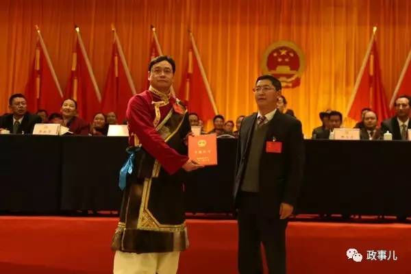 这位名城市长指挥救火被烧伤 已躺医院2个多月|香格里拉|陈群|烧伤