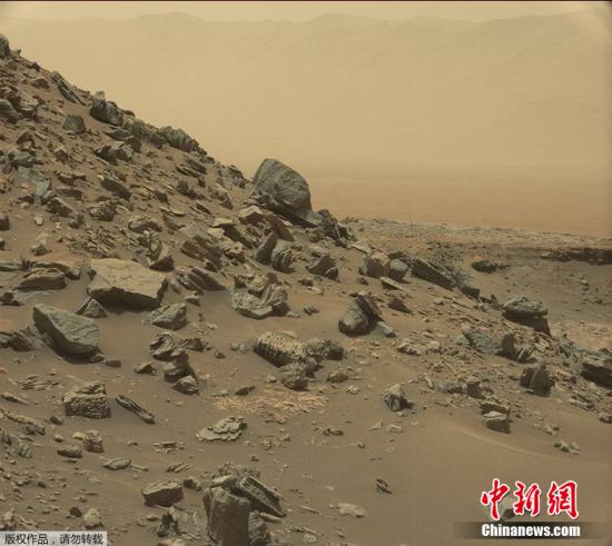 资料图：NASA公布的火星表面影像。