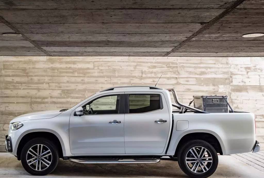 开皮卡的大叔需要奔驰标来撑场面吗？