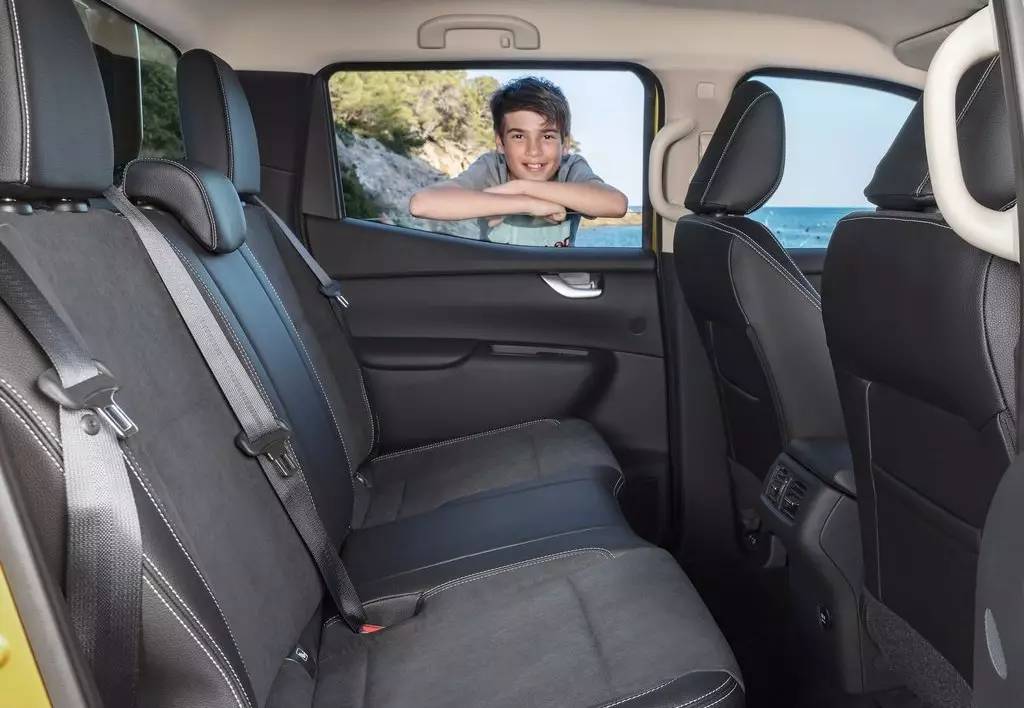 开皮卡的大叔需要奔驰标来撑场面吗？