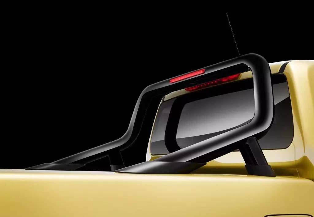 开皮卡的大叔需要奔驰标来撑场面吗？