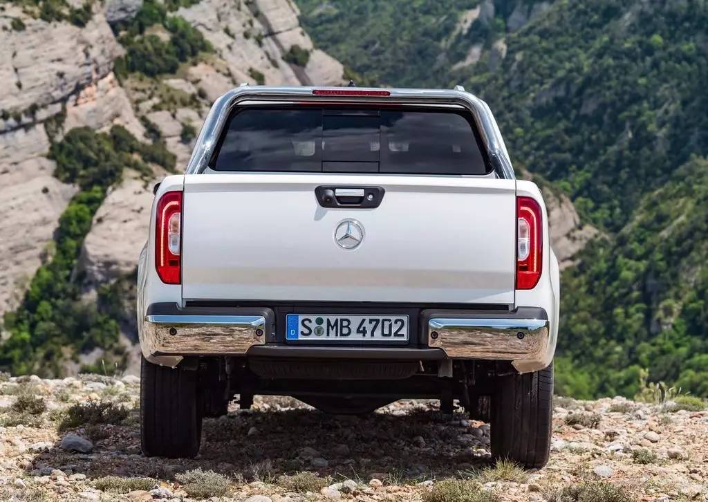 开皮卡的大叔需要奔驰标来撑场面吗？